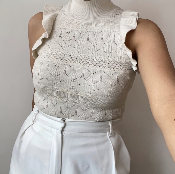 Who What Wear Cream Ruffled Sleeveless Blouse - Picture 2 of 8